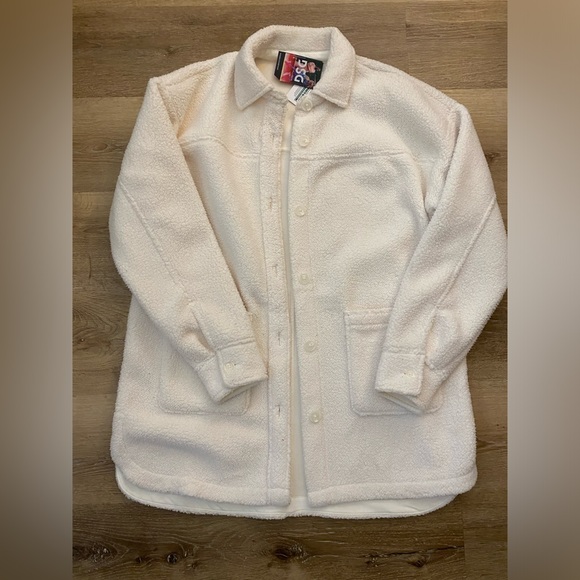 Shacket - Picture 1 of 4